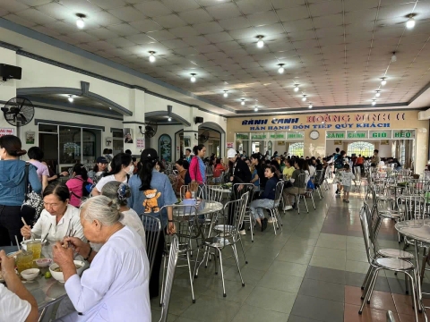 Không Gian Quán Tại Bánh Canh Hoàng Minh II